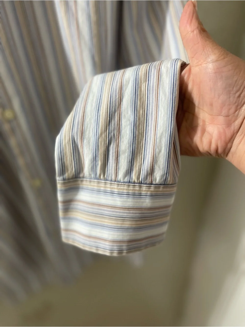 Banana Republic Men's Blue and White Multi-Stripe Cotton Dress Shirt Large